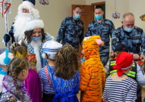Дед Мороз специального назначения и Снегурочка посетили воспитанников подшефной Семеновской специальной школы-интерната Марий Эл.