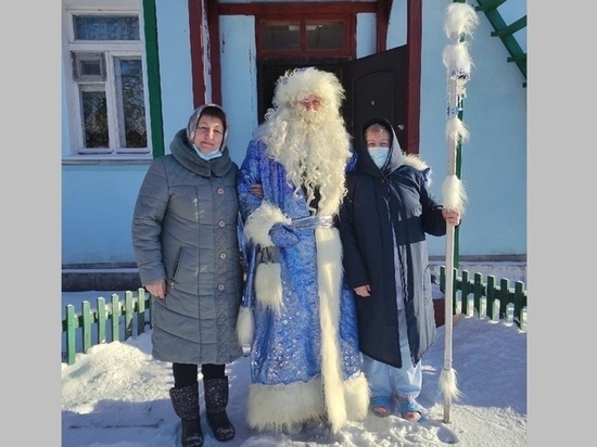 Под Брянском волонтеры доставили новогодние подарки в дом-интернат