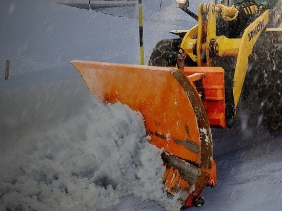 Для уборки снега в Белгороде задействовали 97 коммунальных машин