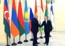 Перед началом встречи в Петербурге президент России Владимир Путин лично заехал за президентом Республики Беларусь Александром Лукашенко