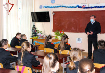 В Йошкар-Оле росгвардейцы рассказали подшефным школьникам о мерах безопасности во время новогодних каникул.