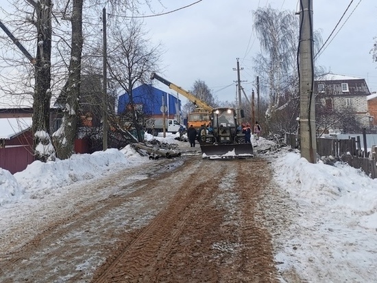 В Балезино 4 многоквартирных дома остались без отопления и горячей воды из-за врезавшегося в теплотрассу грузовика