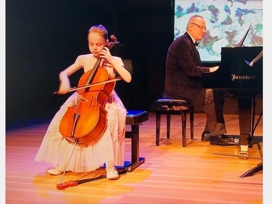 Юная смоленская виолончелистка с успехом выступила в Московской филармонии