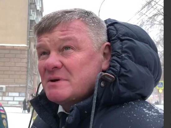 Мэр Саратова на месте оценил последствия пожара в школе № 18