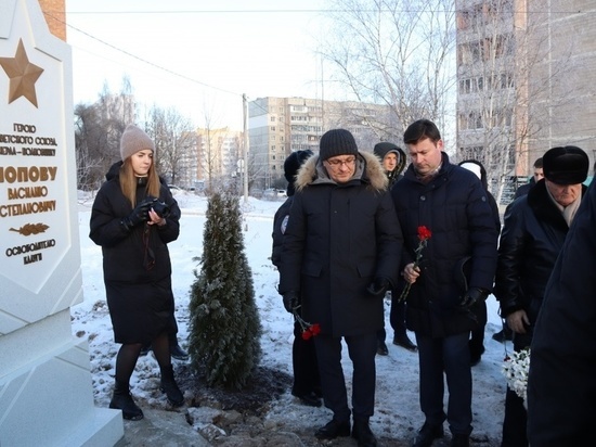 На Правом берегу Калуги открыли монумент в честь генерала Попова