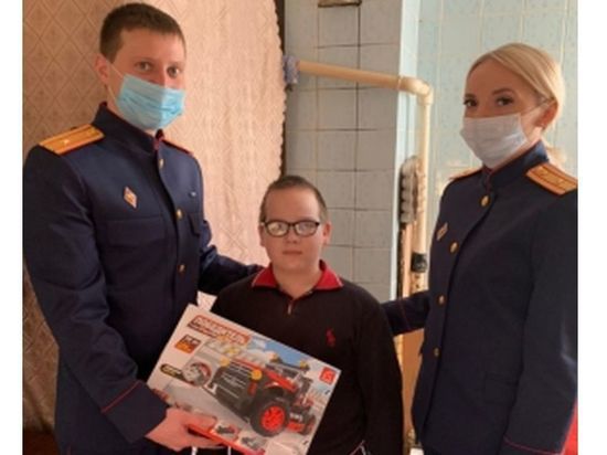 К "Ёлке желаний" присоединились Смоленские следователи