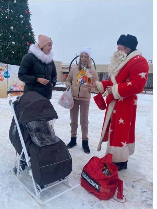 "Полицейский Дед Мороз» поздравил жителей Гагарина с Новым годом
