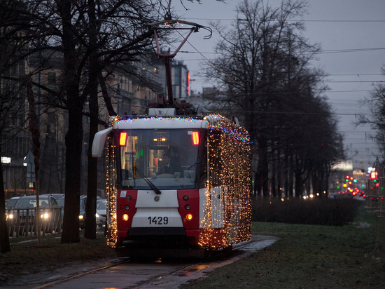 Стало известно, как будет работать общественный транспорт в Петербурге на новогодних праздниках