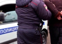 В ходе оперативно-розыскных мероприятий, сотрудниками сектора по борьбе с незаконным оборотом наркотиков в Ленинском районе Донецка был установлен факт употребления наркотиков в квартире, принадлежащей 49-летнему местному жителю