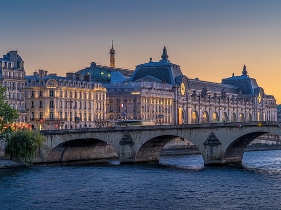 В Париже с 31 декабря вводят обязательный масочный режим на улицах