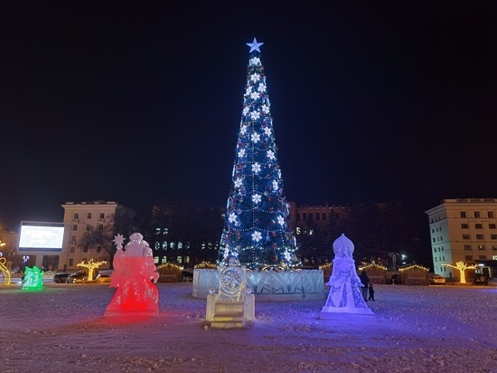 Украшенная площадь Ленина ждет своих гостей