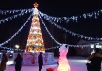 В Барнауле открылся новогодний городок на площади Мира