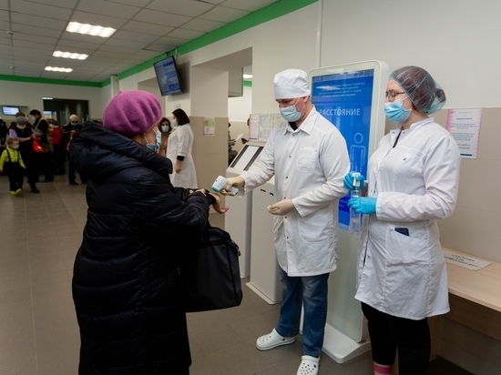 Как будут работать поликлиники, травмпункты и пункты вакцинации в новогодние праздники 2022 в Новосибирске: полный график