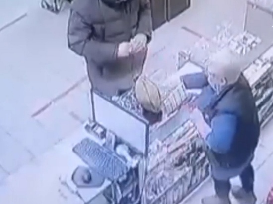 Момент покупки оружия предполагаемым убийцей из Канска попал на видео