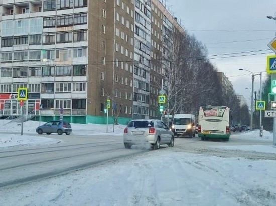 В Барнауле установили светофор на перекрестке, где автобус сбил школьницу