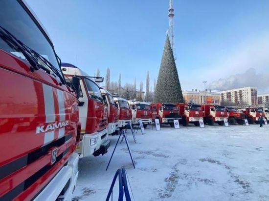 В День спасателя Радий Хабиров вручил огнеборцам ключи от 12 новых пожарных машин