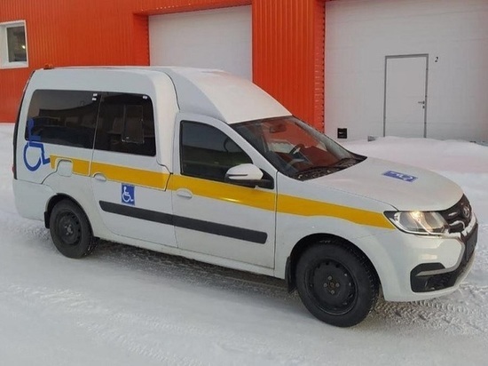 Учреждения соцобслуживания Апатитов и Печенги получили новый спецтранспорт