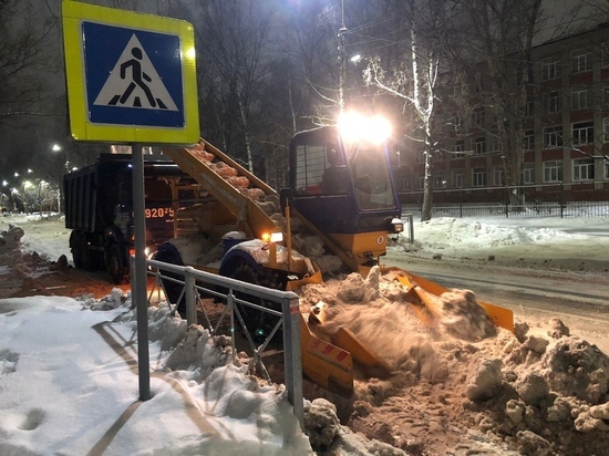 Центр Великого Новгорода в праздники станут убирать особенно тщательно