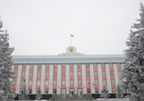 Вечером 29 декабря неизвестный разбил два окна в здании правительства Алтайского края на Ленина, 59
