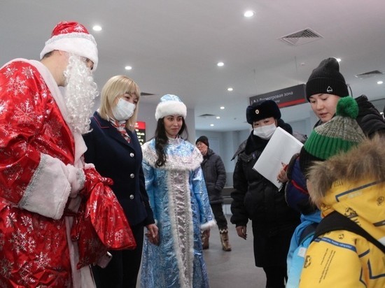 Юным пассажирам напомнили о правилах безопасности на железнодорожном вокзале Улан-Удэ