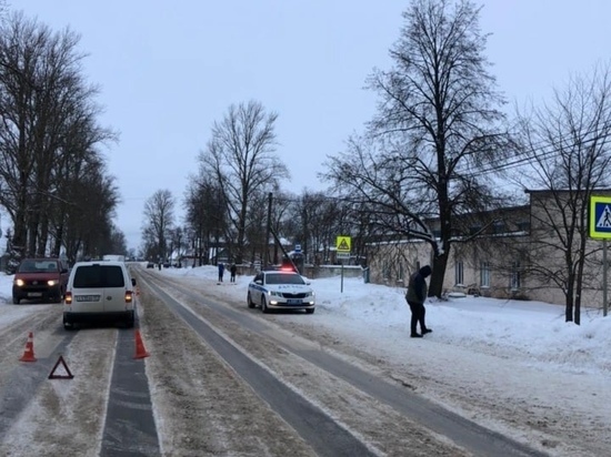 Иномарка сбила восьмилетнюю девочку в новгородском селе Бронница
