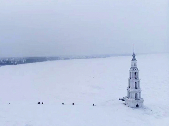 На тверской земле открыли старинную колокольню в Калязине после реставрации