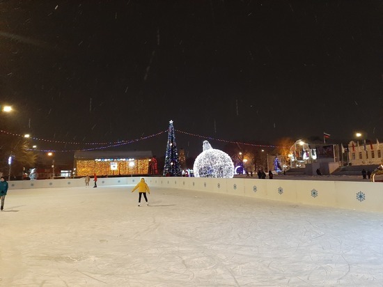 В Энгельсе открылся городской каток