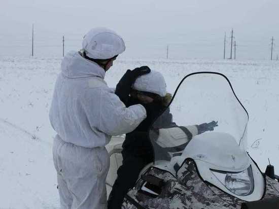 Десантники-разведчики прокатили на снегоходе мальчишку из Тулы