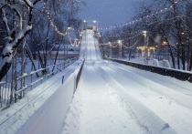 В четверг, 30 декабря, в ЦПКиО имени Маяковского в Екатеринбурге открылась самая большая снежная горка в России