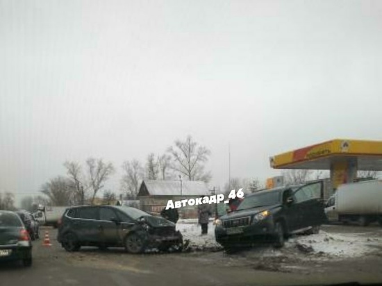 В Курске в ДТП на улице Чайковского серьезно пострадал автомобиль Opel Zafira