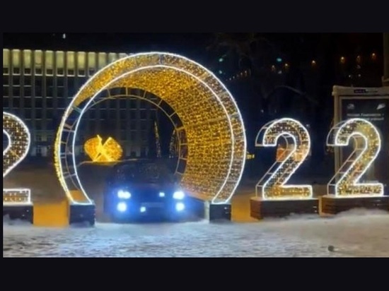 Пьяный горожанин на машине «ворвался в 2022-й» в центре Архангельска