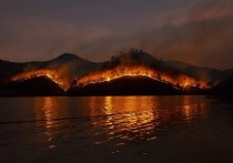 Власти округа Боулдер (штат Колорадо, США) приступили к эвакуации местных жителей из-за масштабных лесных пожаров