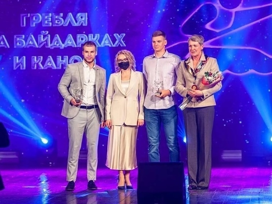 Предновогодний концерт для новгородских спортсменов и тренеров провели в областной филармонии
