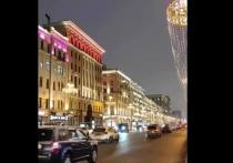 В Москве накануне была включена праздничная архитектурно-художественная подсветка зданий и мостов