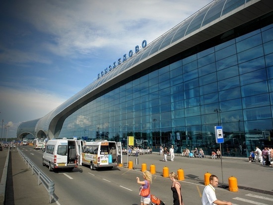 В аэропортах Москвы задержали 58 и отменили 162 рейса