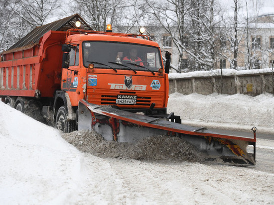 В Ленобласти открыли горячую линию для жалоб на заснеженные дороги