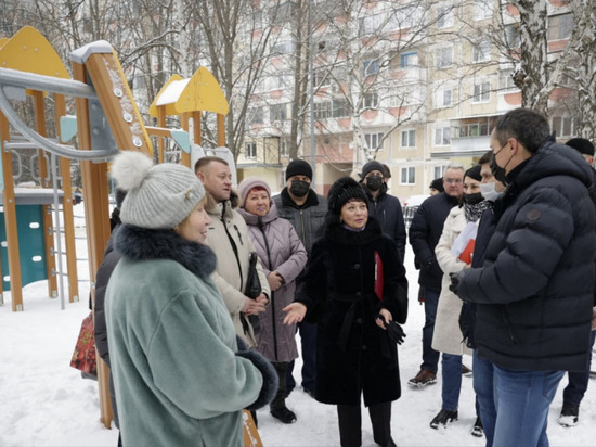 Власти Белгорода проинспектировали новые детские площадки