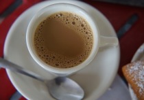 Многие люди не могут представить свое утро без чашечки кофе, а многие употребляют этот напиток в течение дня неоднократно