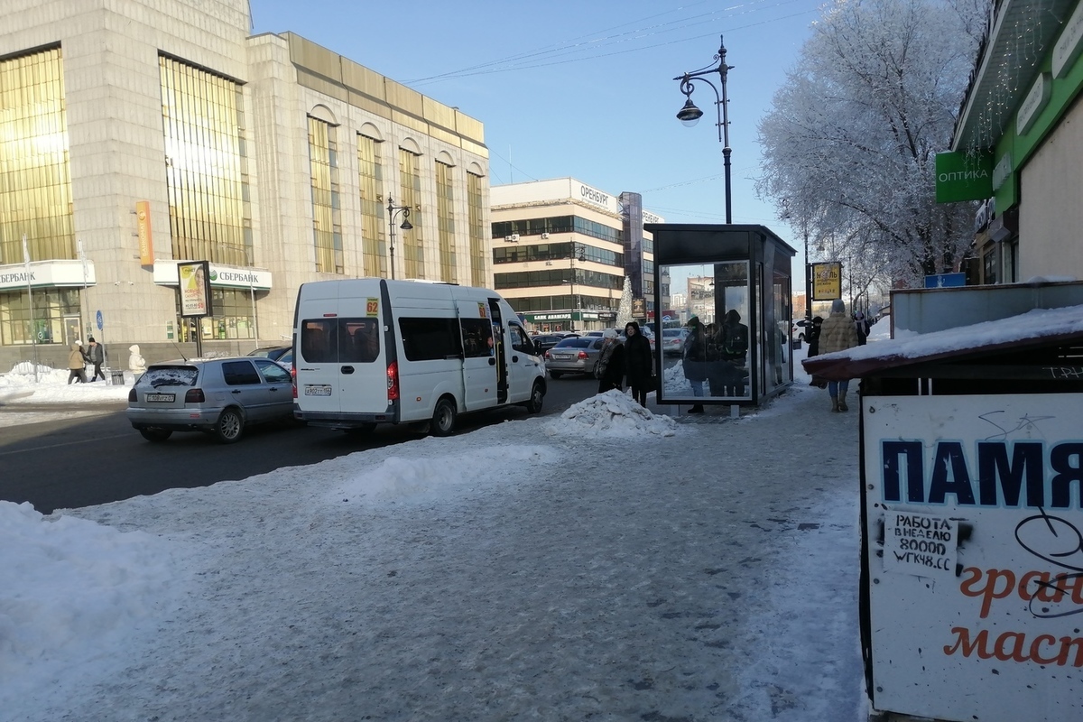 Оренбург установка. Автобус Оренбург зима. Каток на центральной площади. Метель Оренбург. Оренбург Переволоцкий автобус.