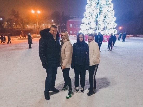 Любимов с семьей встретил Новый год-2022 в центре Рязани