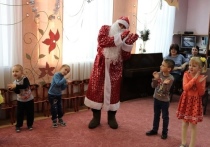 Детдомовцы в Ивановской области получают подарки от Полицейского Деда Мороза