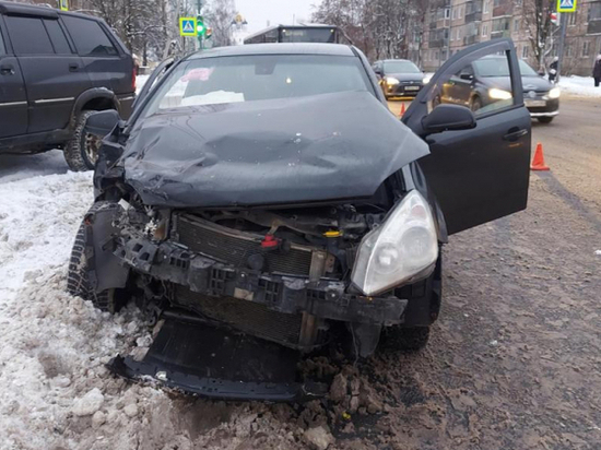 Автовладельцев предупреждают об опасной ситуации на дорогах Псковской области