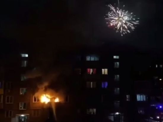 «Пламя до 4 этажа»: очевидцы рассказали о пожаре в Красноярске в новогоднюю ночь