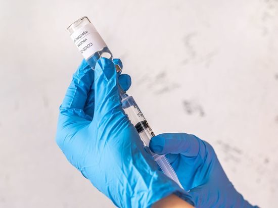 Дежурные пункты вакцинации от COVID-19 открылись в 8 районах Петербурга