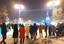 Тысячи дончан встретили 2022 год в центре Донецка