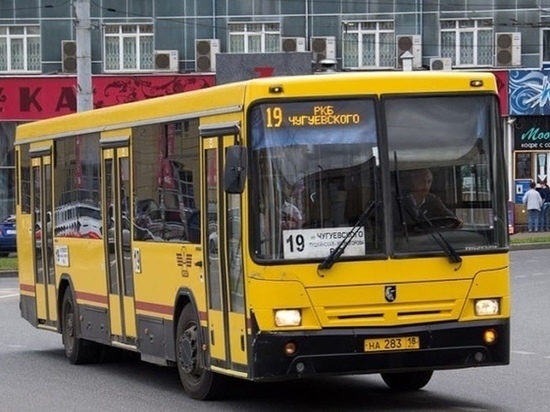 В Ижевске из-за недостатка кондукторов и водителей автобусы на маршрутах ездят реже