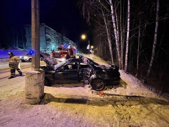 Двое пассажиров иномарки погибли в Дивногорске после встречи со столбом