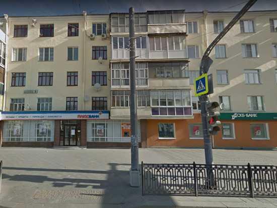 Жителей дома в центре Екатеринбурга затопило горячей водой