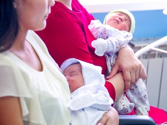 Глава Якутии ввёл целевой капитал для родившихся в 2022 году детей