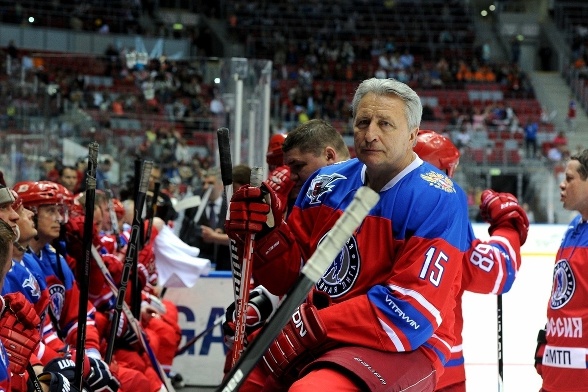 Знаменитый хоккейный нападающий Александр Якушев отмечает 75-летний юбилей